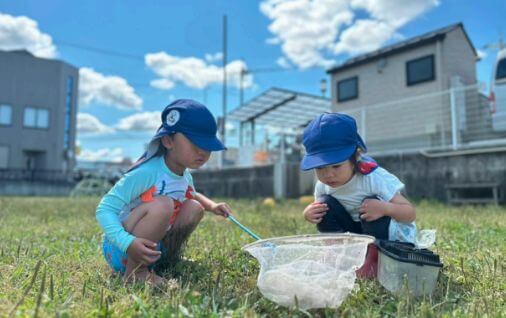 外遊び・室内遊びの選択も自由。やりたいことをとことん遊ぶ。